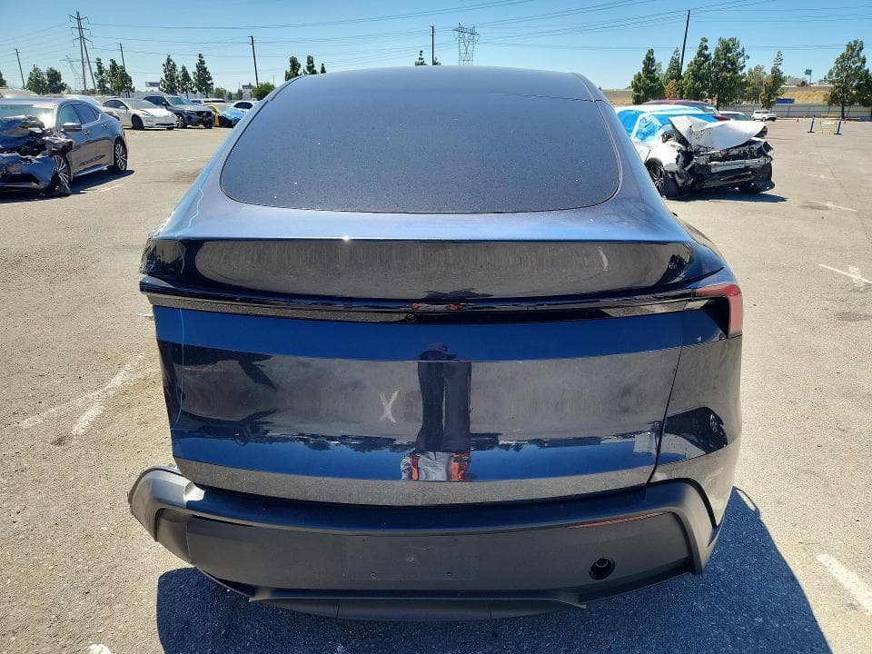 2026 TESLA MODEL Y 6