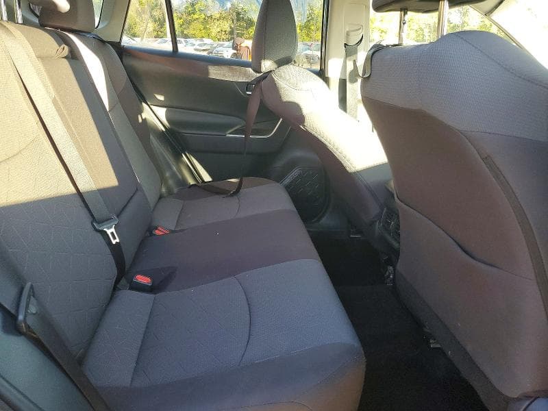 2020 TOYOTA RAV4 XLE 11