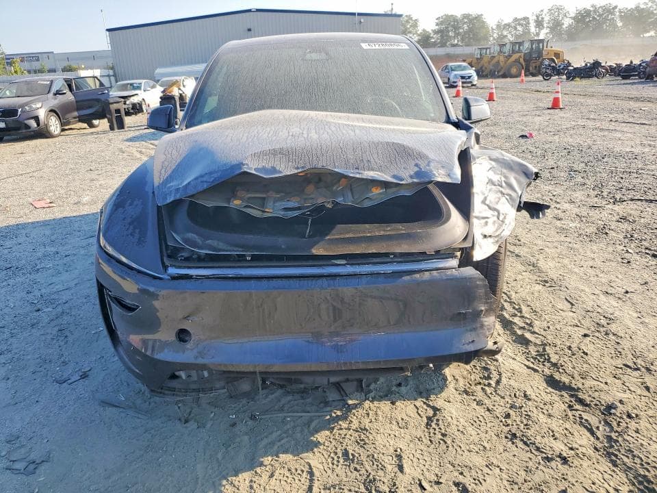 2026 TESLA MODEL Y 5