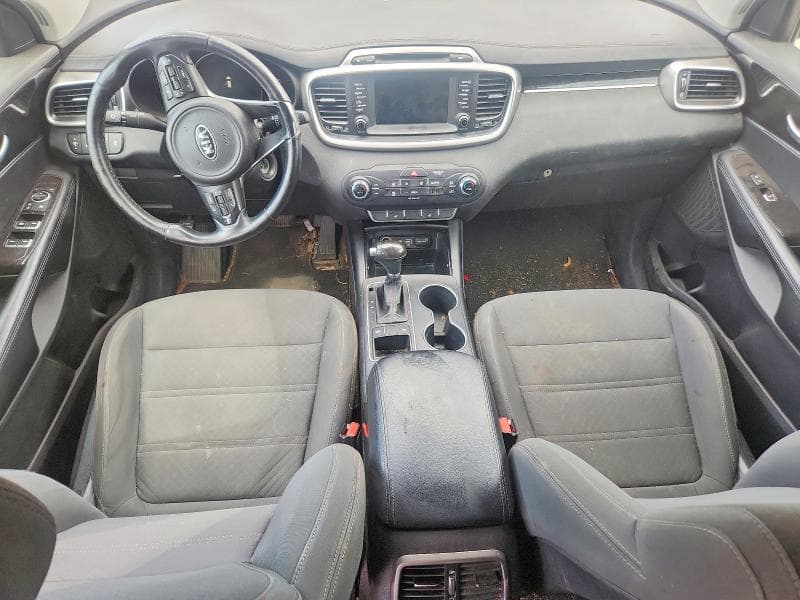 2017 KIA SORENTO LX V6 8