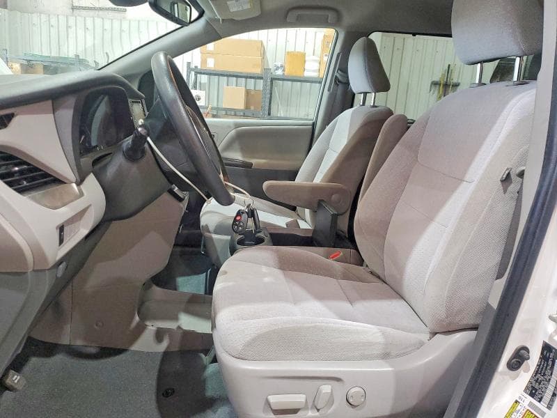 2020 TOYOTA SIENNA LE 7