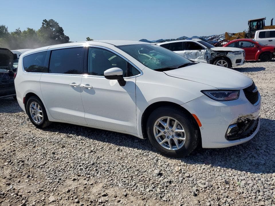 2023 CHRYSLER PACIFICA TOURING L 4