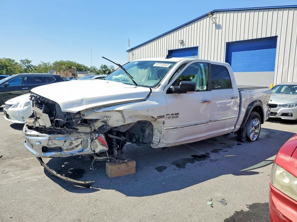 2017 RAM 1500 SLT - 1