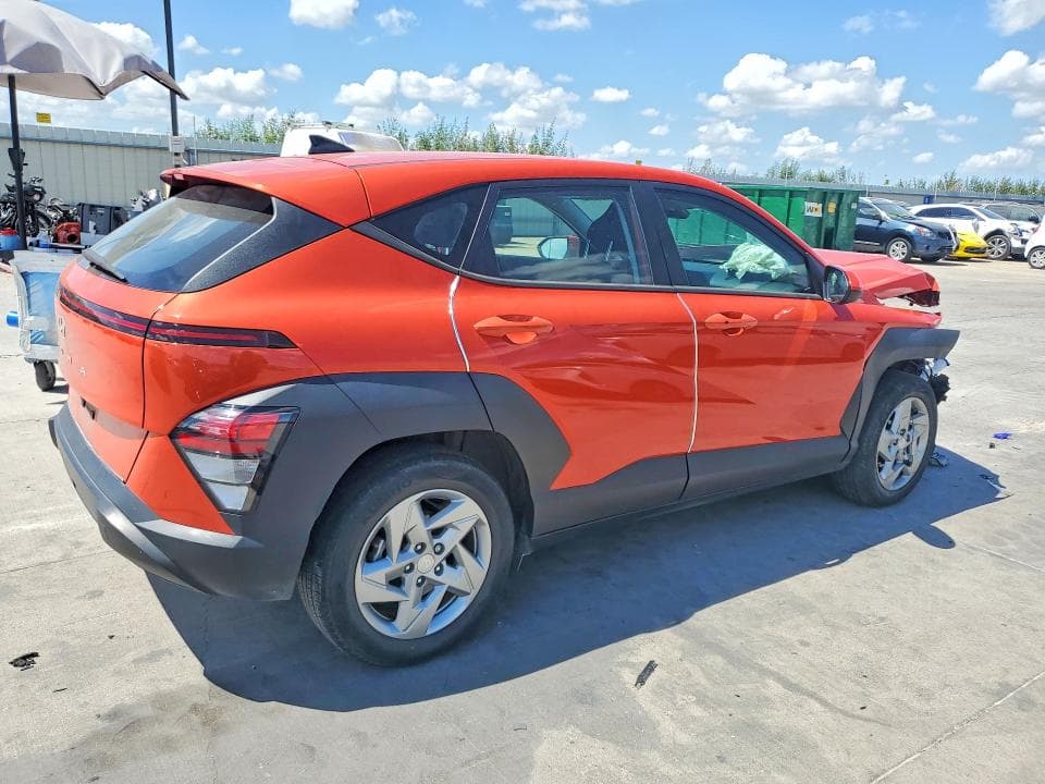 2024 HYUNDAI KONA SE 3