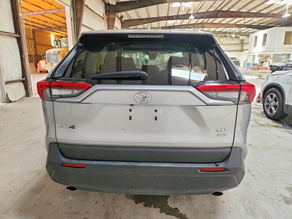 2025 TOYOTA RAV4 XLE 6