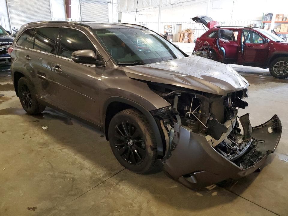 2019 TOYOTA HIGHLANDER SE 4