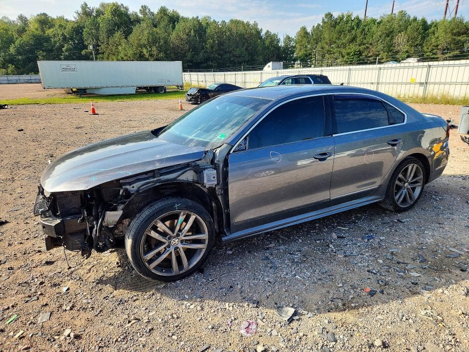 2019 VOLKSWAGEN PASSAT SE R-LINE