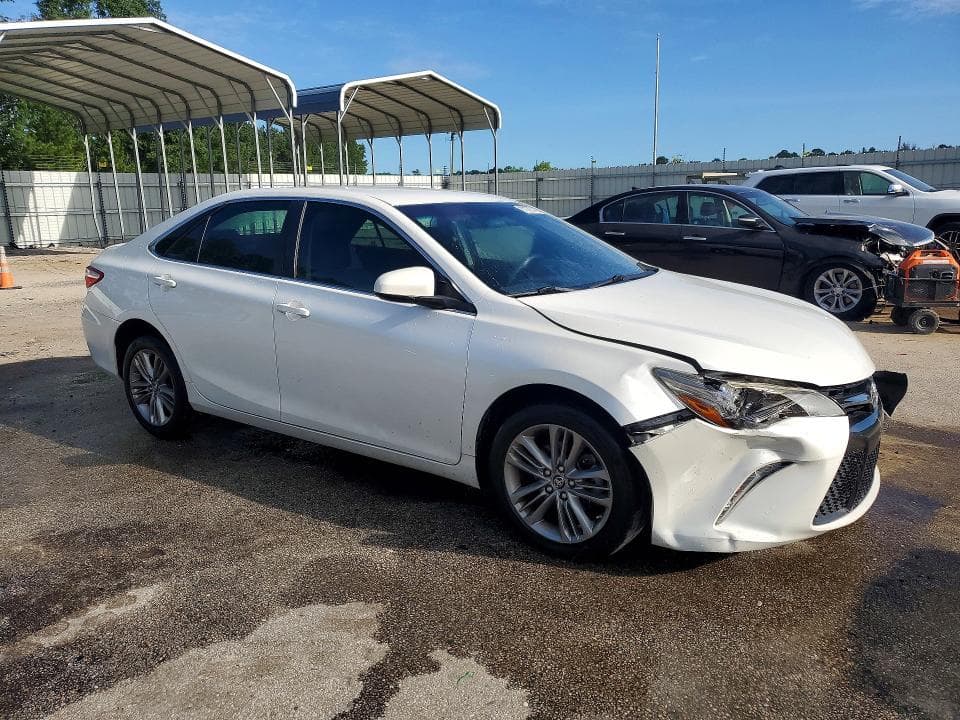 2017 TOYOTA CAMRY SE 4