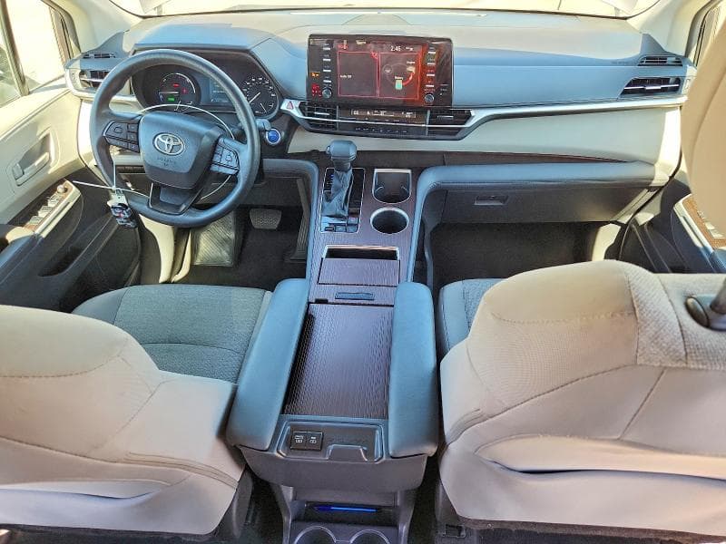 2024 TOYOTA SIENNA LE 8