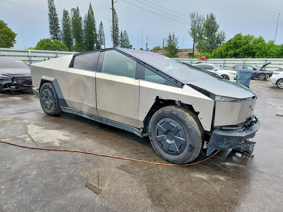 2024 TESLA CYBERTRUCK 4