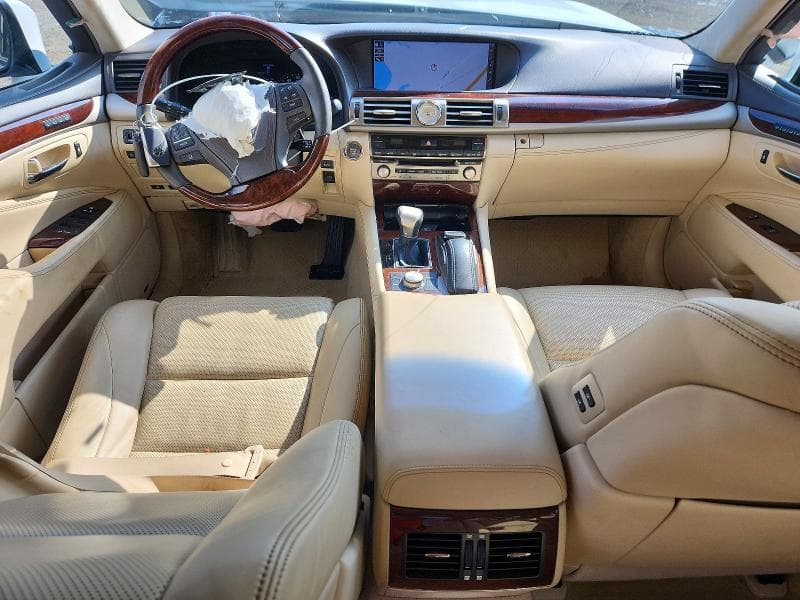 2017 LEXUS LS 460 8
