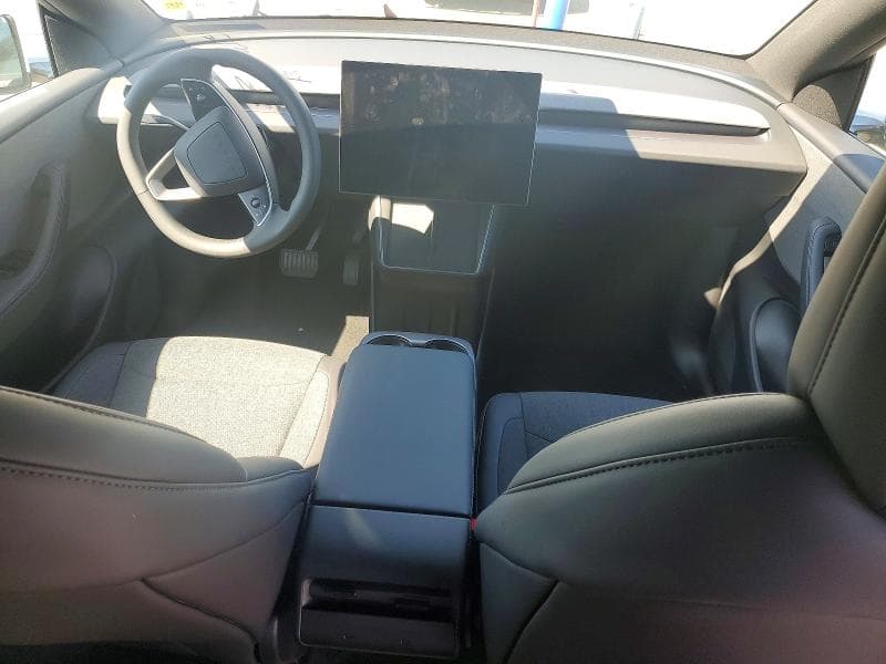 2026 TESLA MODEL Y 8