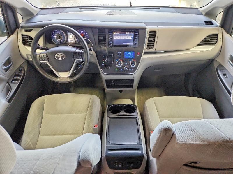 2018 TOYOTA SIENNA LE 8