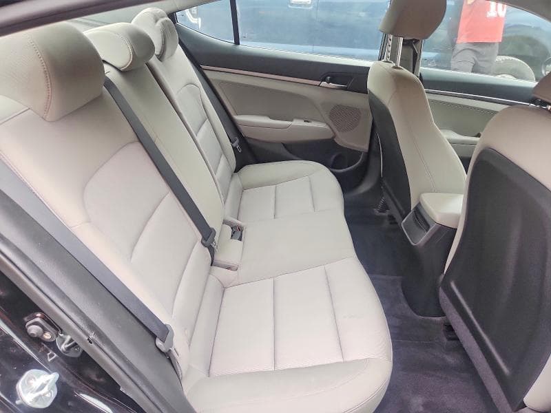 2017 HYUNDAI ELANTRA SE 10