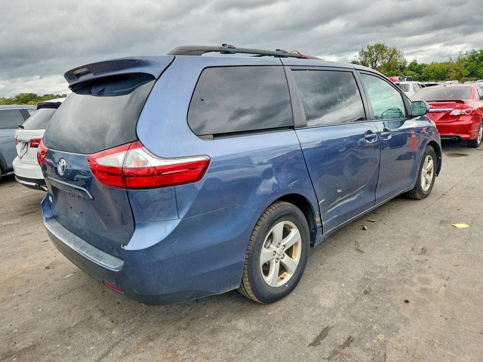 2017 TOYOTA SIENNA LE 3