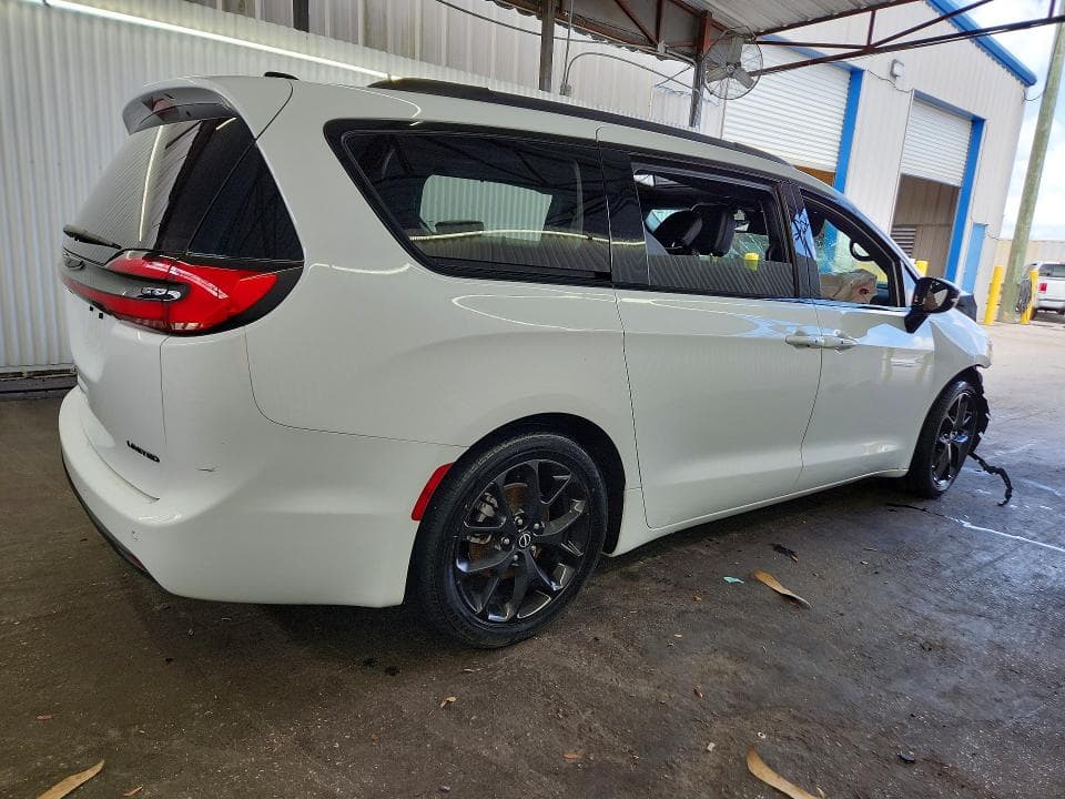 2025 CHRYSLER PACIFICA LIMITED 3