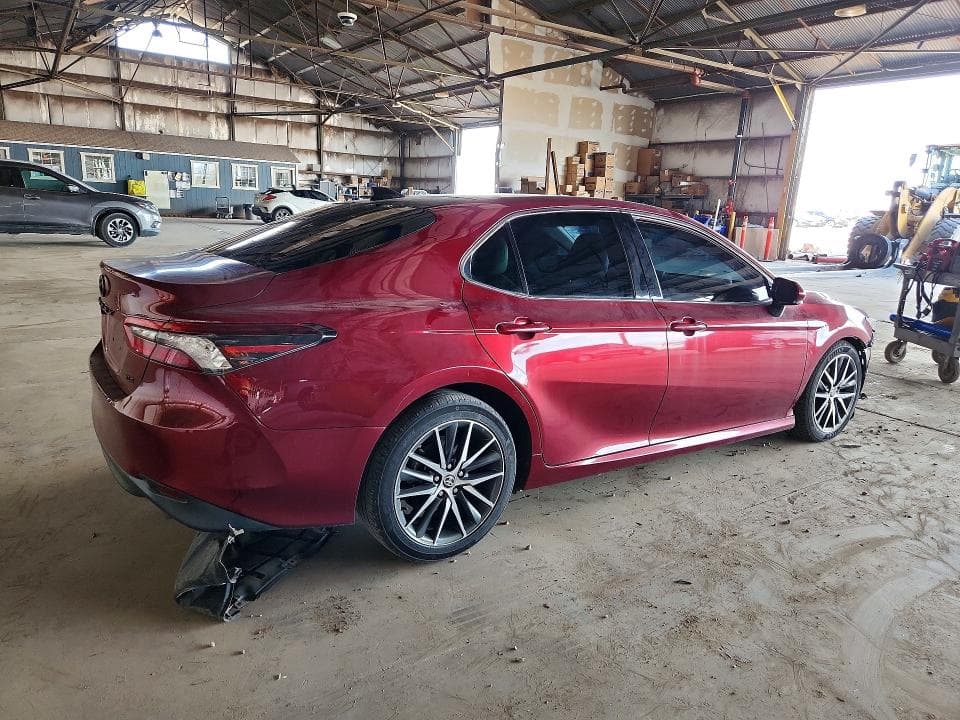 2022 TOYOTA CAMRY XLE 3