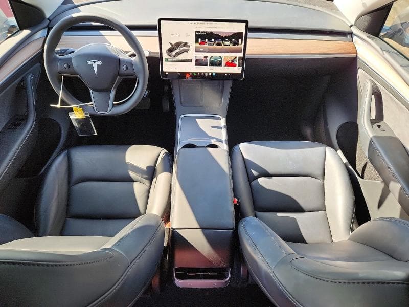 2025 TESLA MODEL Y 8