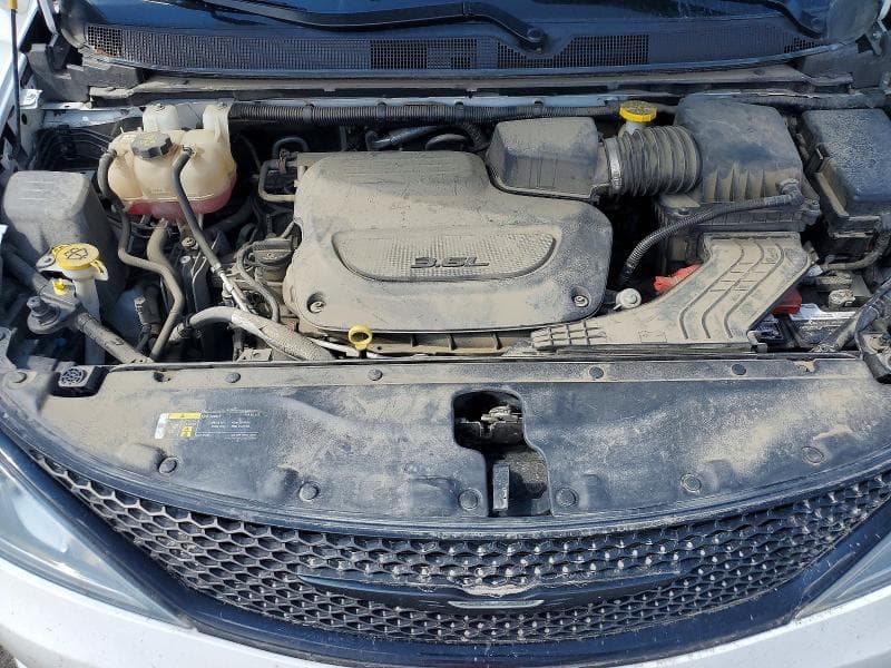 2019 CHRYSLER PACIFICA TOURING L 12
