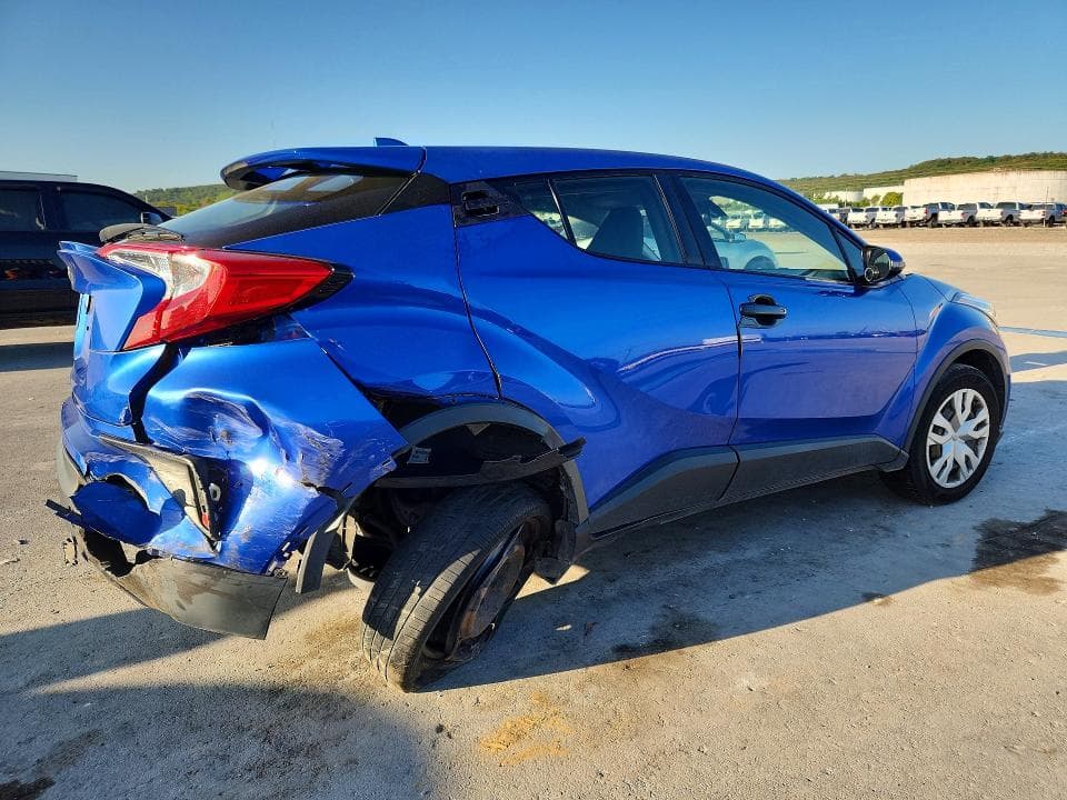 2020 TOYOTA C-HR LE 3