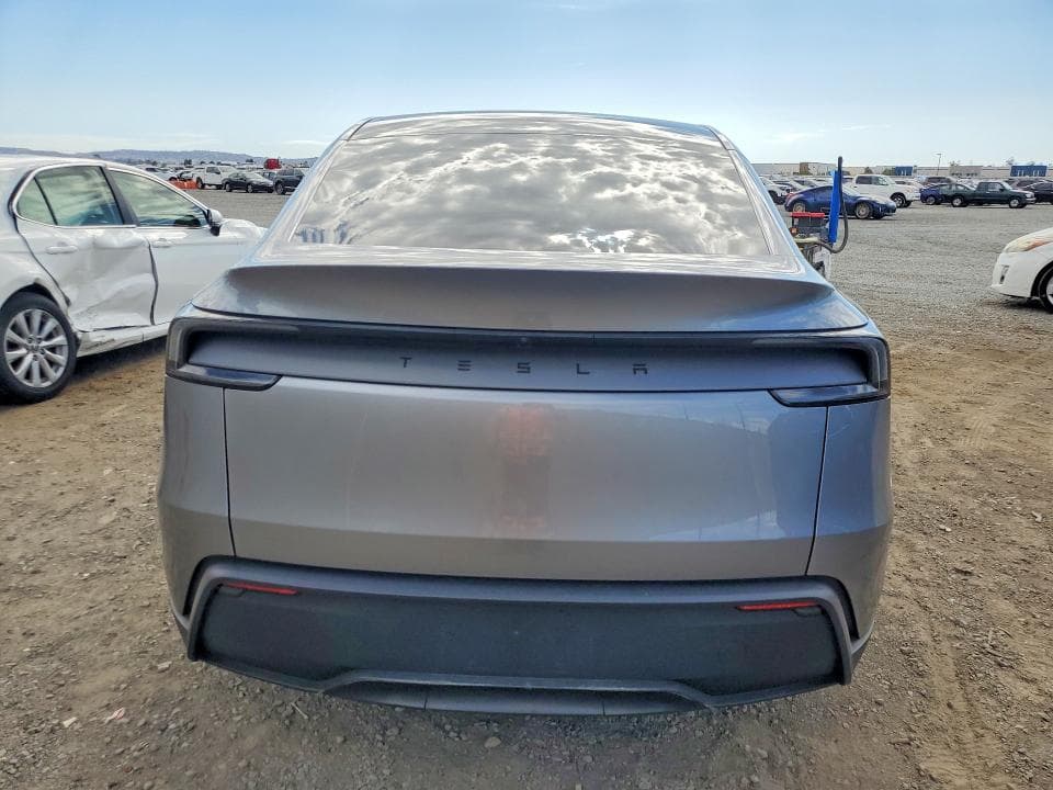 2026 TESLA MODEL  Y 6