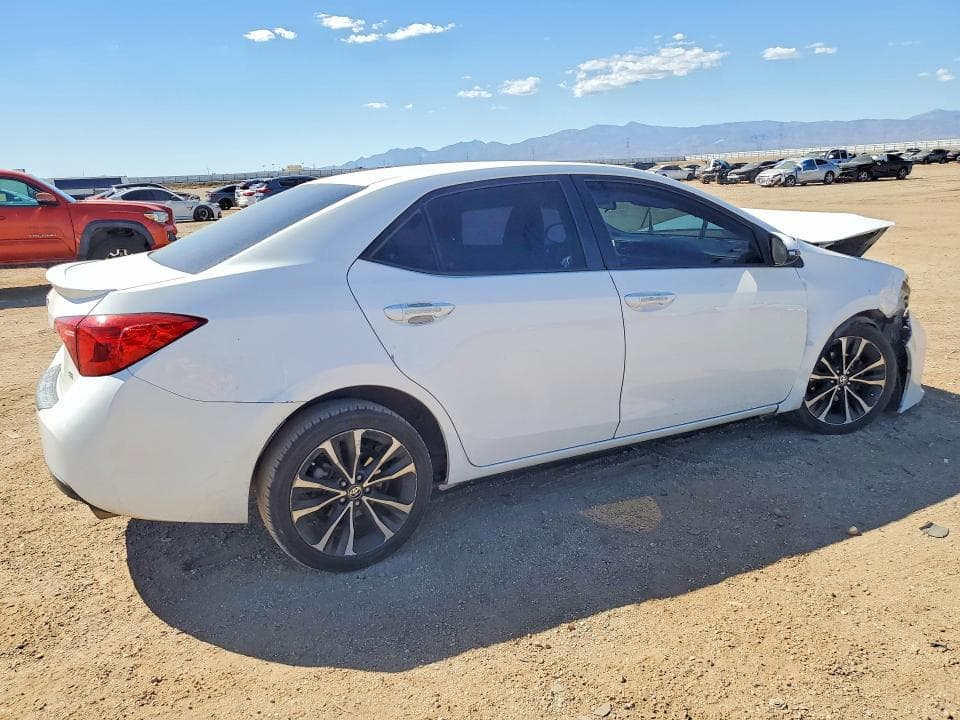 2018 TOYOTA COROLLA SE 3