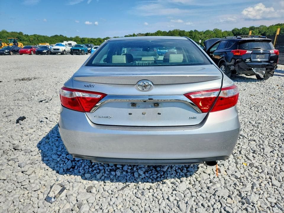 2017 TOYOTA CAMRY SE 6
