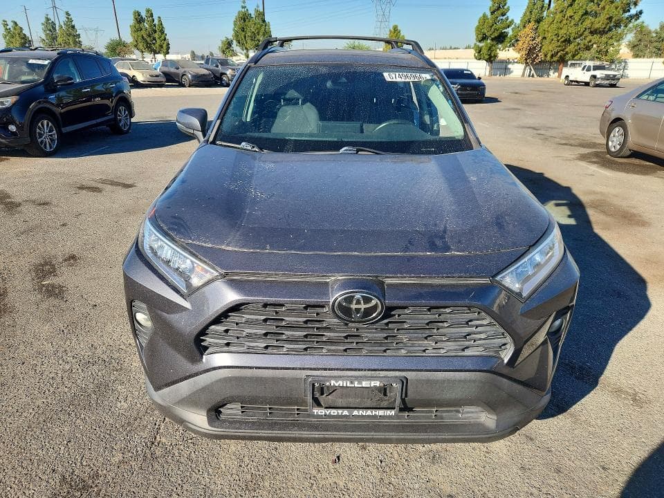 2019 TOYOTA RAV4 XLE 5