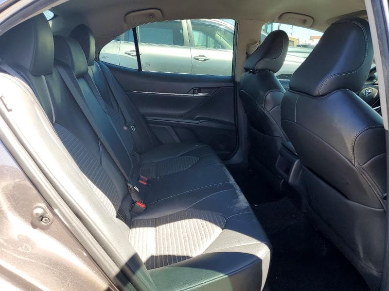 2020 TOYOTA CAMRY SE 10