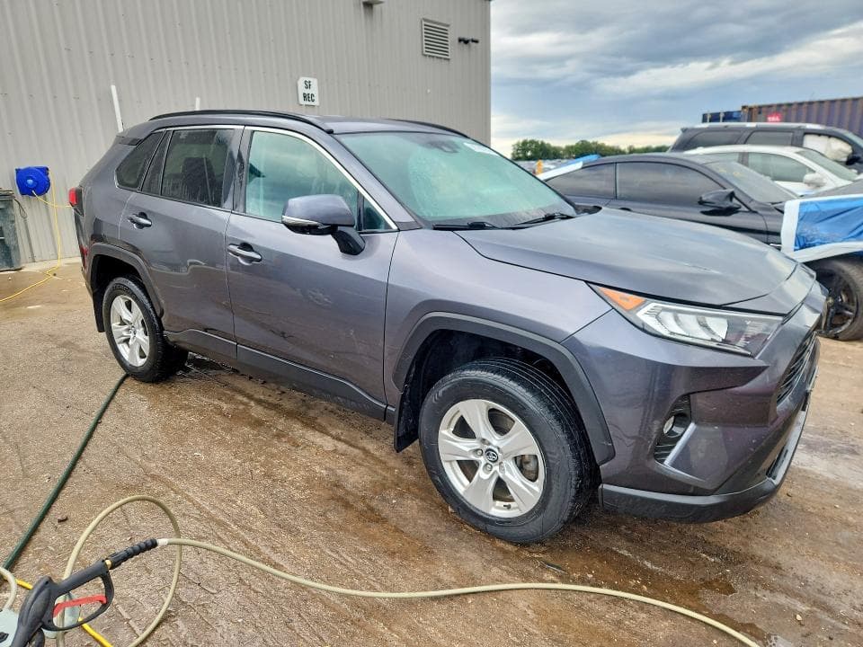 2020 TOYOTA RAV4 XLE 4