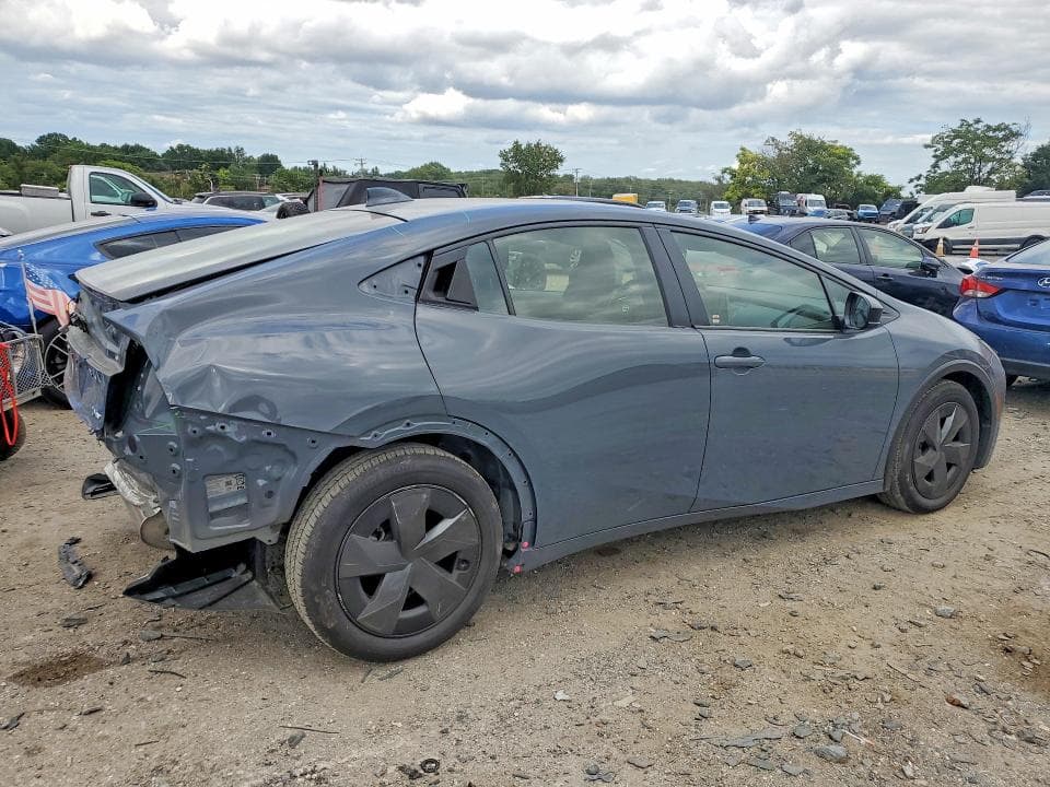 2025 TOYOTA PRIUS LE 3