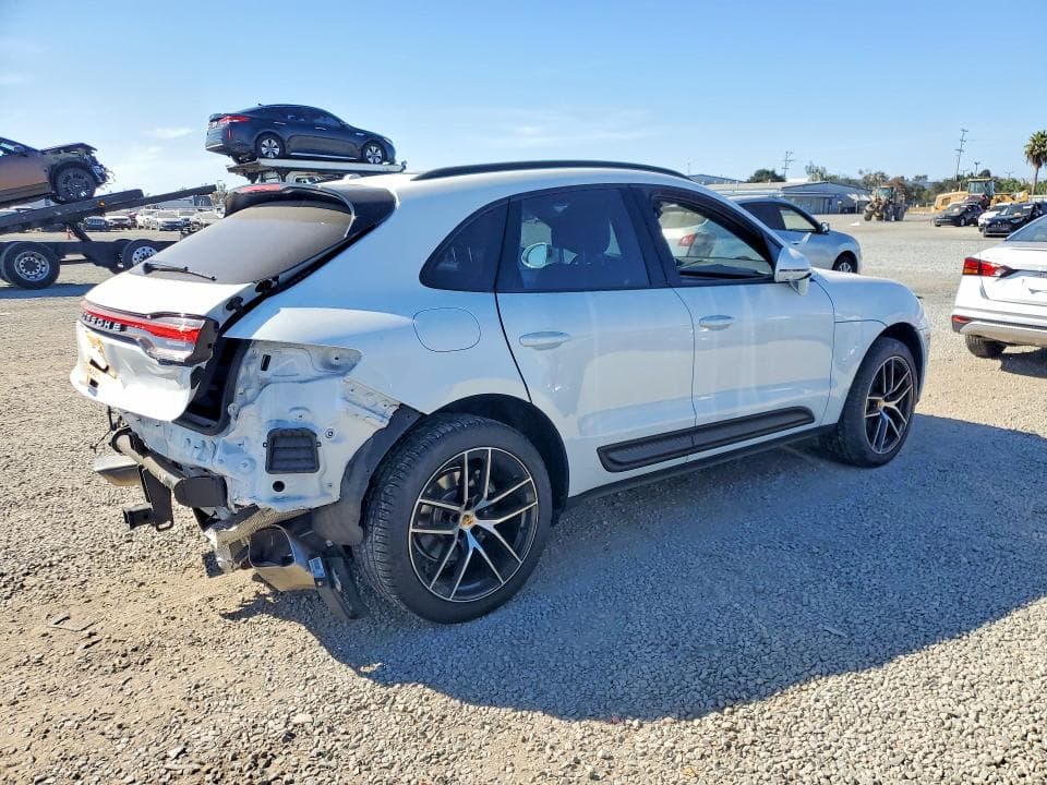 2024 PORSCHE MACAN BASE 3