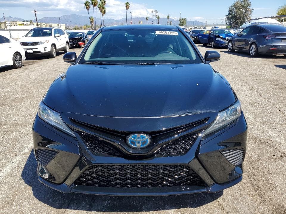 2020 TOYOTA CAMRY SE 5