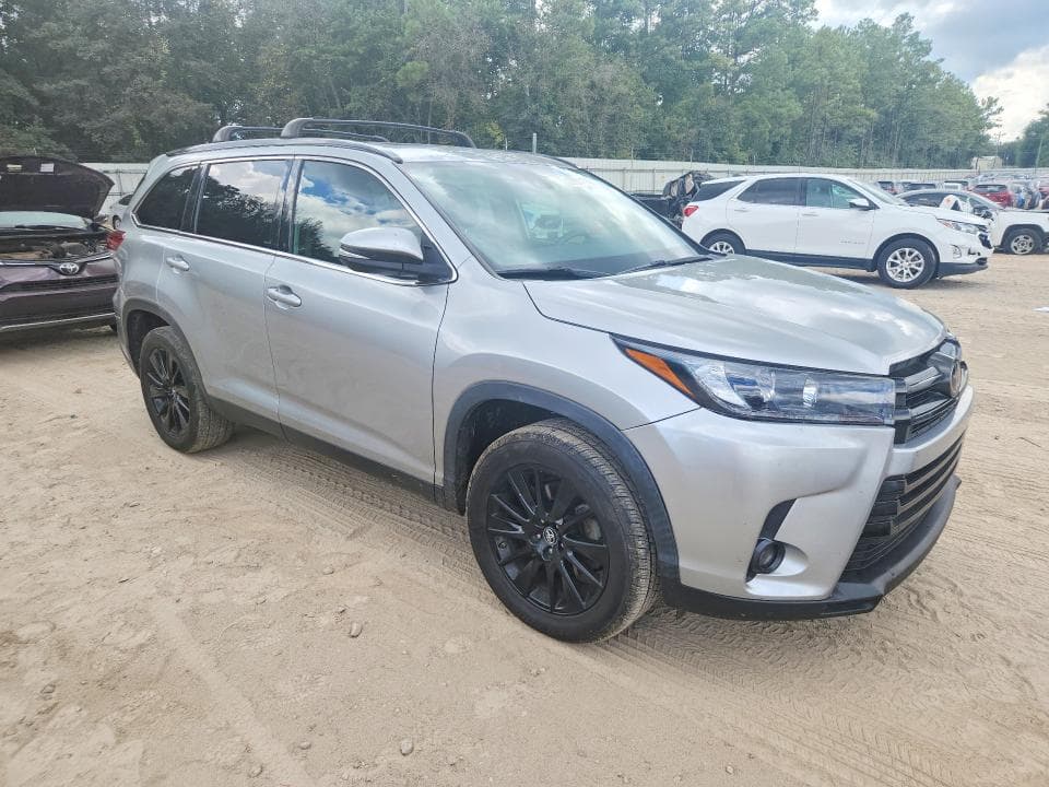 2019 TOYOTA HIGHLANDER SE 4