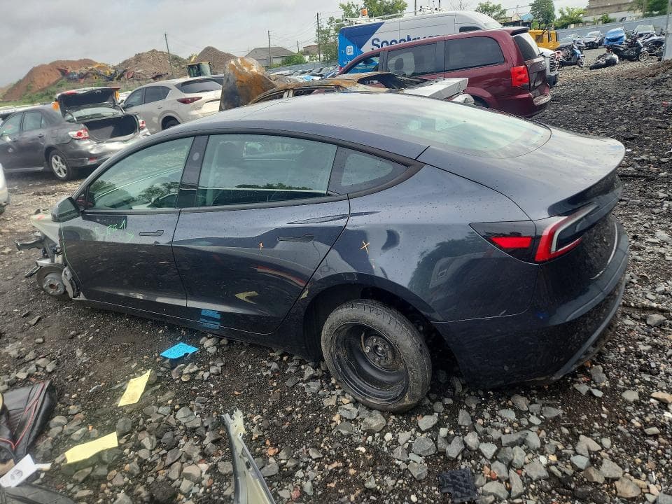2025 TESLA MODEL 3 2