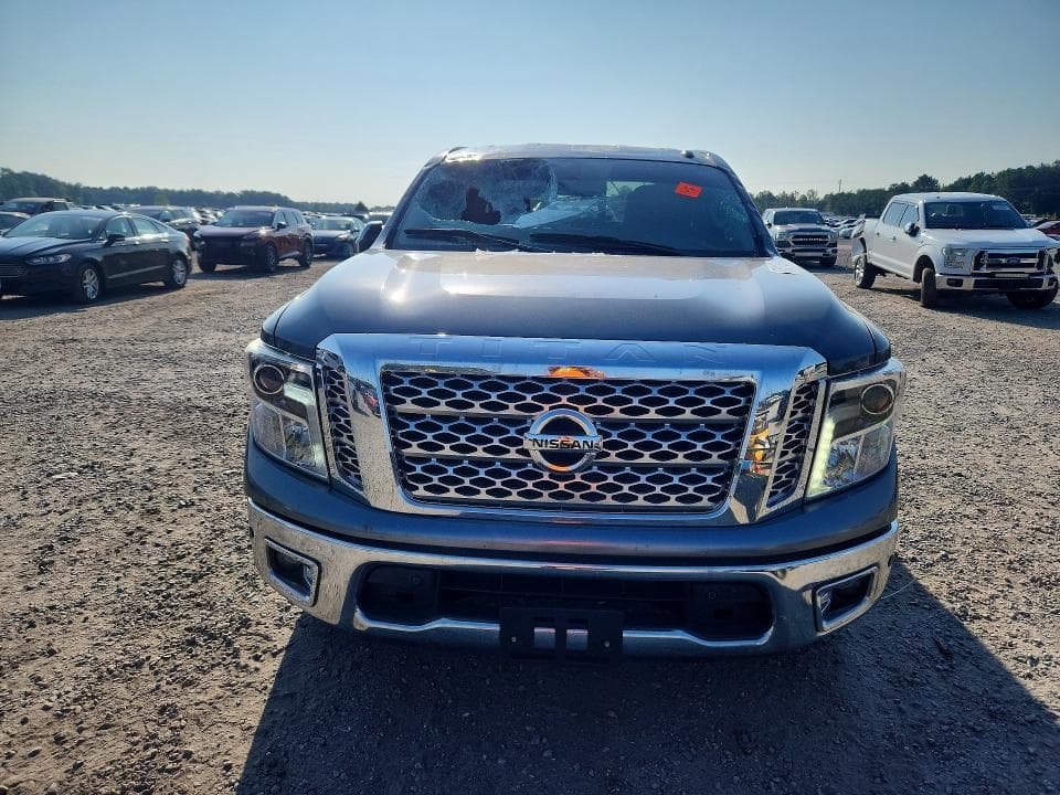 2017 NISSAN TITAN SL 5