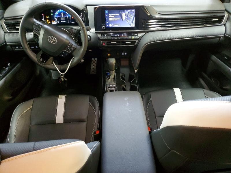 2025 TOYOTA CAMRY SE 8
