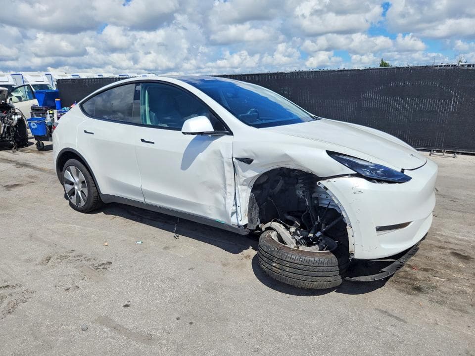 2023 TESLA MODEL Y 4
