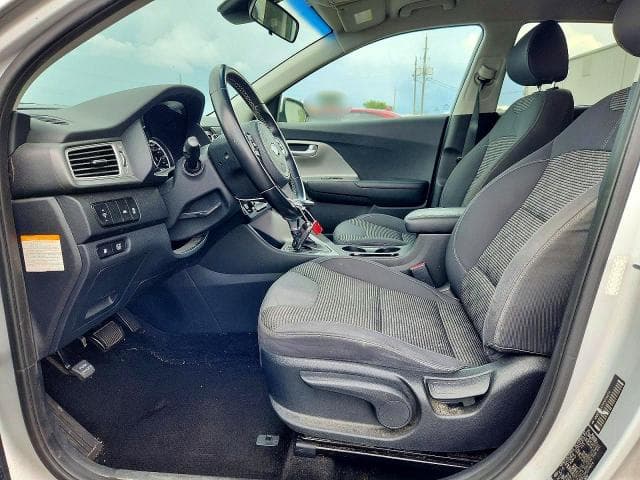 2017 KIA NIRO LX 7