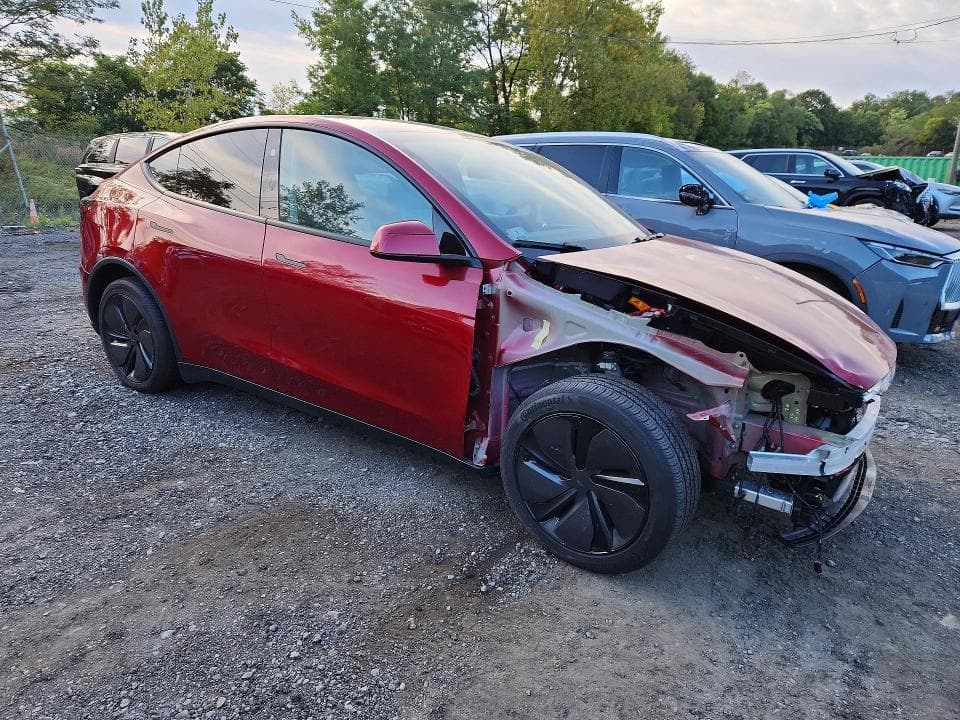 2026 TESLA MODEL Y 4