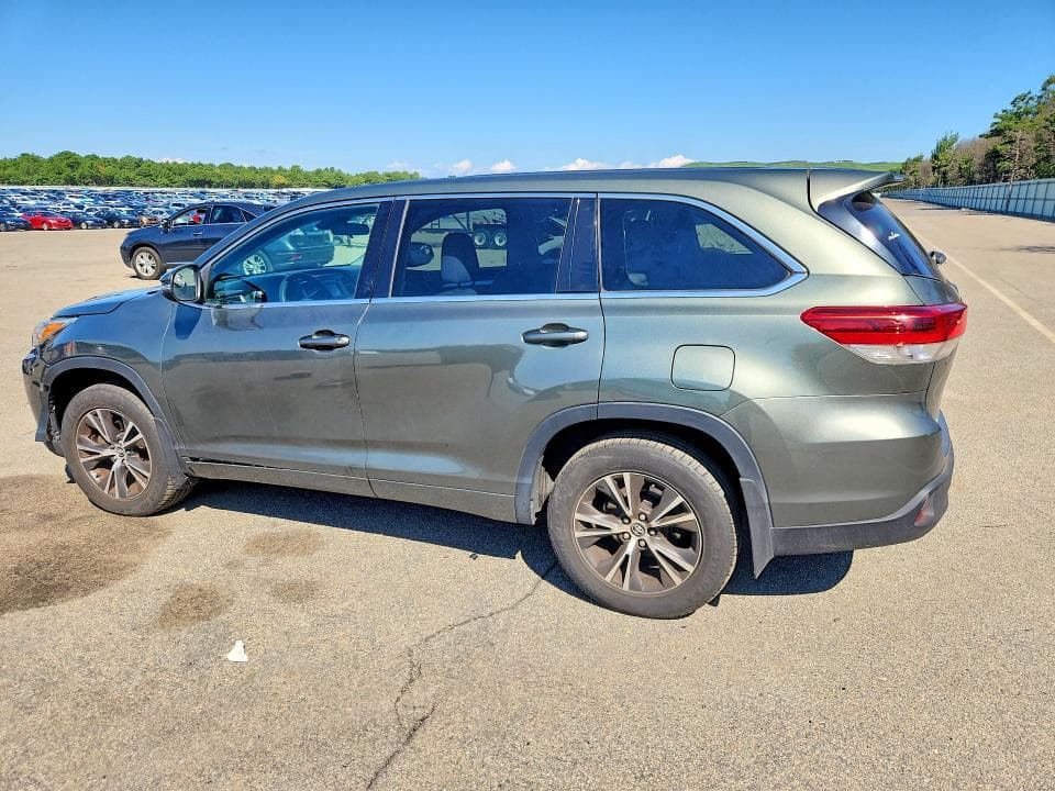 2017 TOYOTA HIGHLANDER LE 2