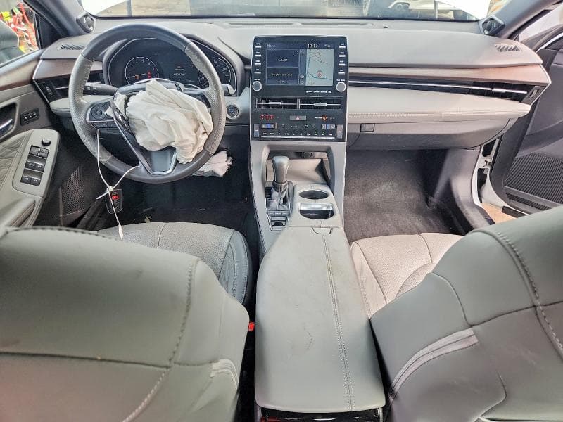 2019 TOYOTA AVALON LIMITED 8