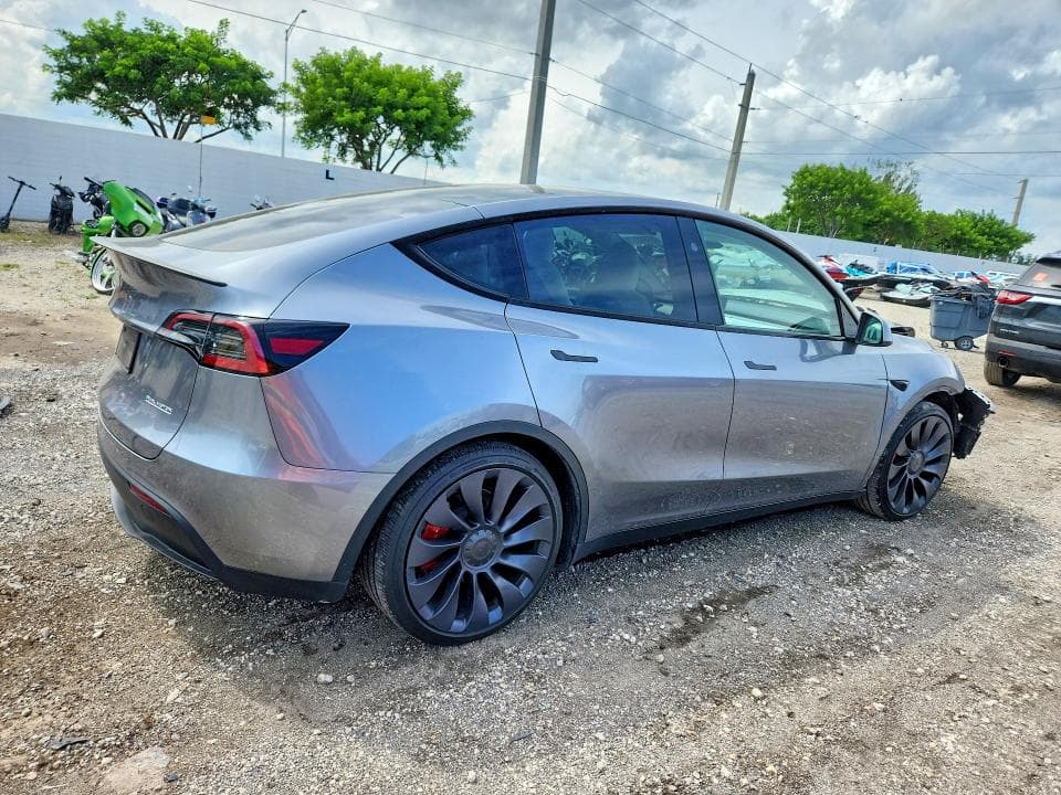 2025 TESLA MODEL Y 3