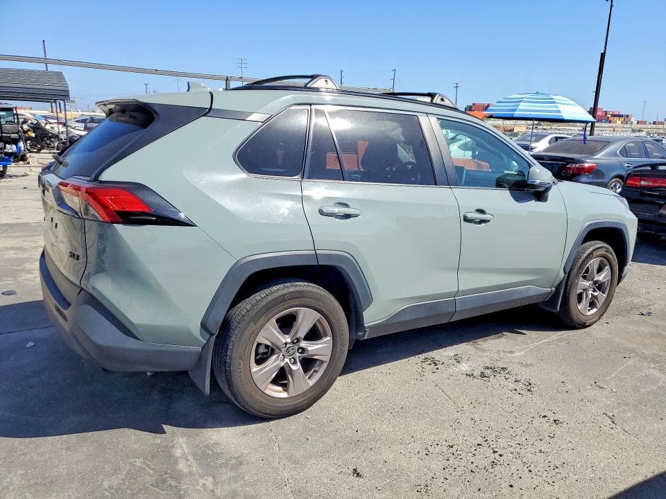 2023 TOYOTA RAV4 XLE 3