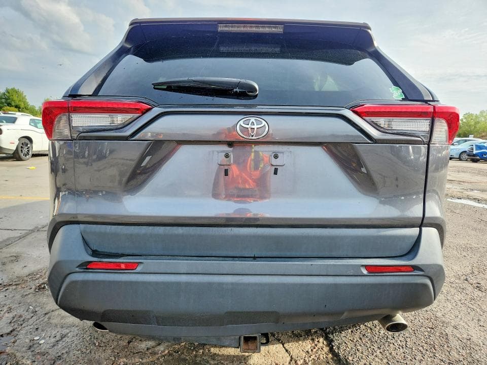 2020 TOYOTA RAV4 XLE 6