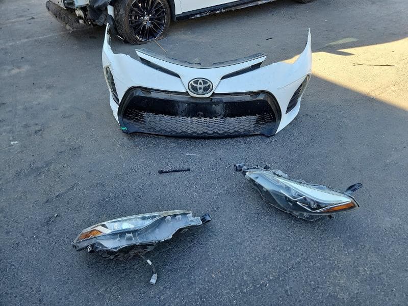 2017 TOYOTA COROLLA SE 12