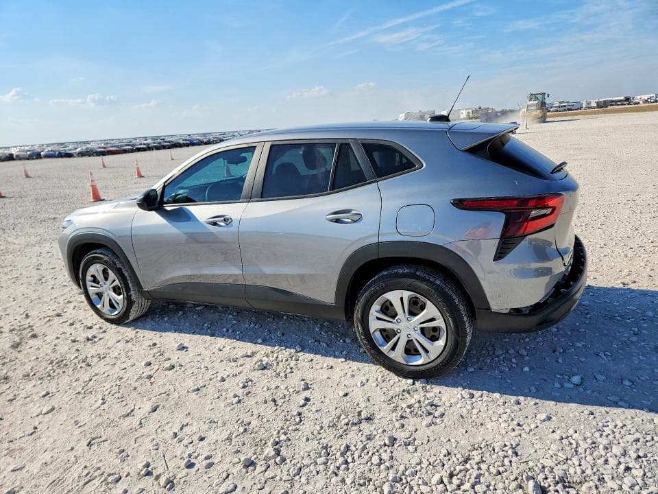 2024 CHEVROLET TRAX LS 2
