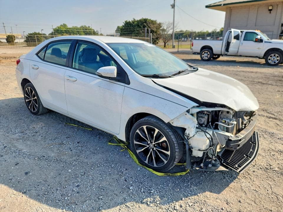 2017 TOYOTA COROLLA SE 4
