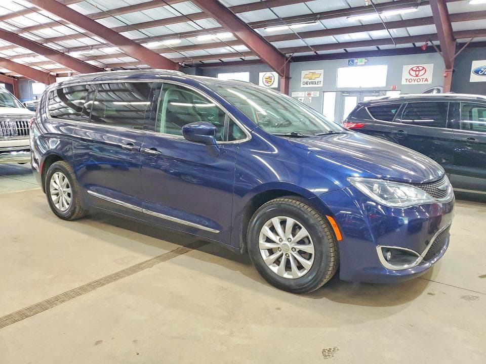 2019 CHRYSLER PACIFICA TOURING L 4