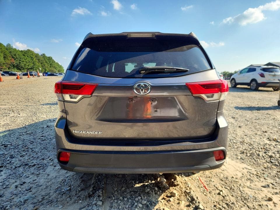 2017 TOYOTA HIGHLANDER LE 6